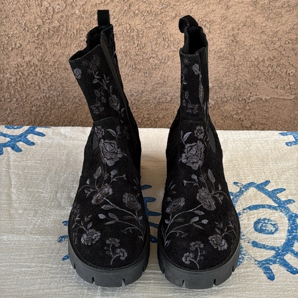 Johnny Was Vixie Chelsea Lug Boots - Picture 5 of 17